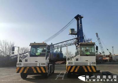 码头精灵 徐工纯电动港口牵引车首次批量交付，推动港口装卸搬运绿色转型