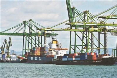 上半年外贸规模再创新高，港口装卸搬运展现强劲活力