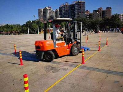 港口货物装卸搬运的安全与效率并行——杭州权鑫叉车培训取证复审一站式服务护航作业现场